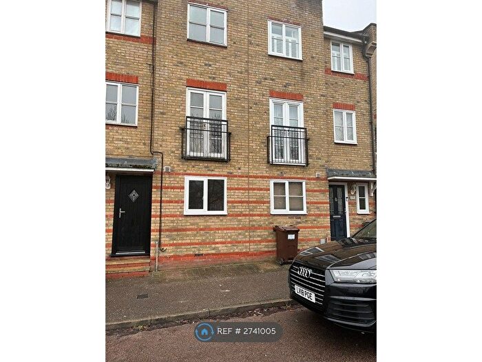 4 Bedroom Terraced House To Rent In Rookes Crescent, Chelmsford, CM1
