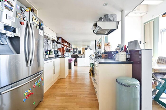 3 Bedroom Flat To Rent In Peterborough Road, South Park, London, SW6