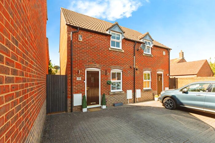 2 Bedroom Semi-Detached House For Sale In Prestwold Way, Aylesbury, HP19