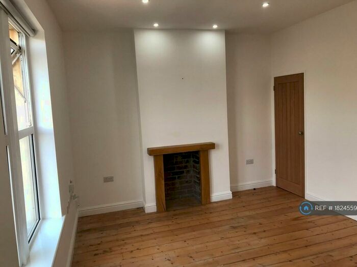 2 Bedroom Flat To Rent In Stapleton Road, Bristol, BS5