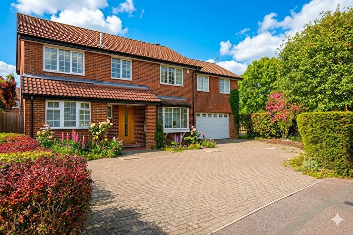 5 Bedroom Detached House For Sale In Dulwich Close, Newport Pagnell, MK16