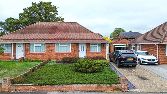 2 Bedroom Bungalow For Sale In Roslyn Road, Woodley, Reading, Berkshire, RG5