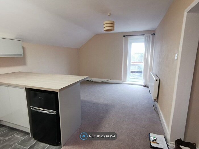 1 Bedroom Flat To Rent In Oakcroft, London, SE12