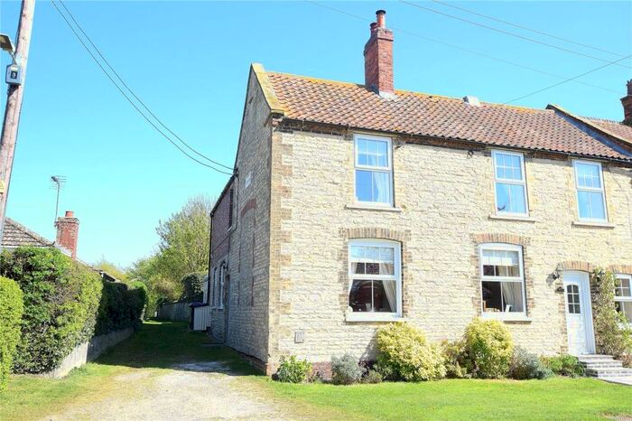 4 Bedroom Semi-Detached House For Sale In Low Road, Grayingham, DN21