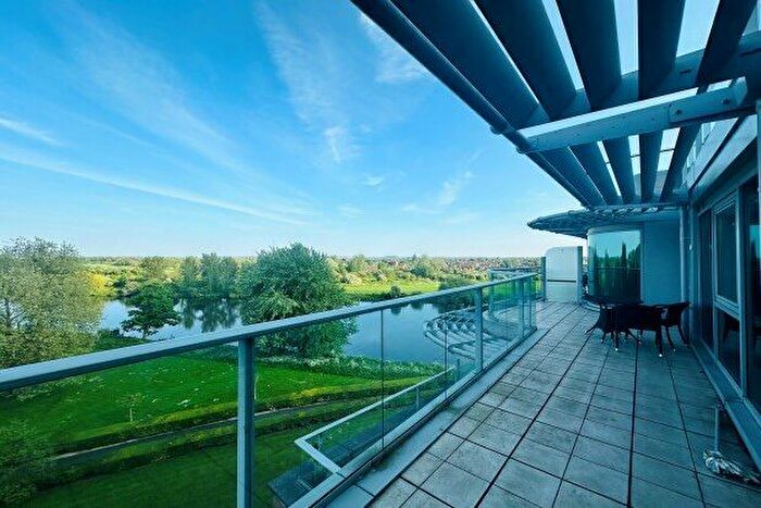 2 Bedroom Flat To Rent In River Crescent, Nottingham, NG2