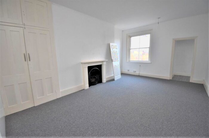 2 Bedroom Flat To Rent In Castle Hill Rochester, ME1