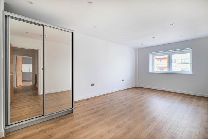 2 Bedroom Flat To Rent In Woolwich Church Street, Woolwich, SE18