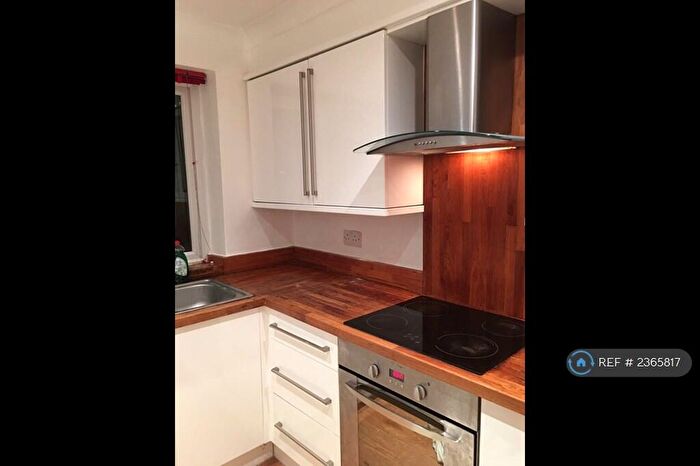 2 Bedroom Maisonette To Rent In High Ash Drive, Leeds, LS17