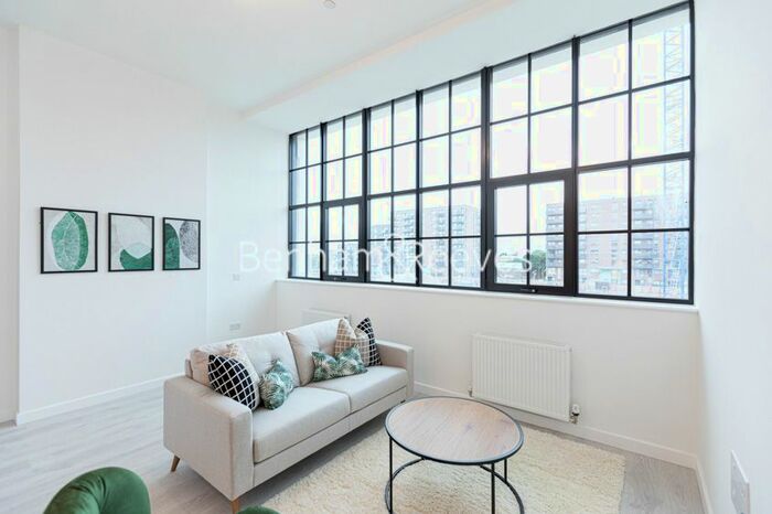 1 Bedroom Flat To Rent In Carnation Gardens, Hayes, UB3