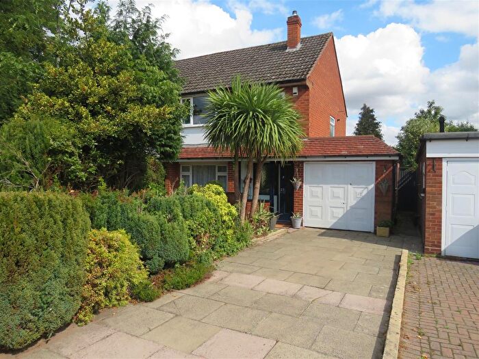 3 Bedroom Semi-Detached House For Sale In Lode Lane, Solihull, B92