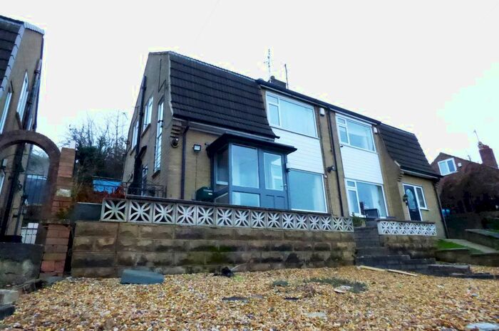 3 Bedroom Semi-Detached House To Rent In Leeds &amp; Bradford Road, Bramley, LS13