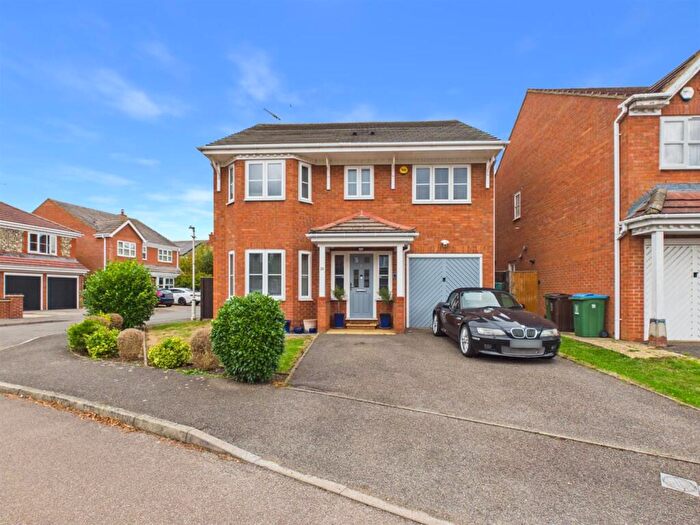 4 Bedroom Detached House For Sale In Kestrel Way, Watermead, Aylesbury, HP19