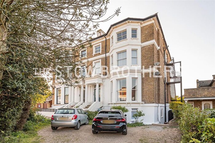 3 Bedroom Flat To Rent In Grosvenor Road, Wanstead, E11