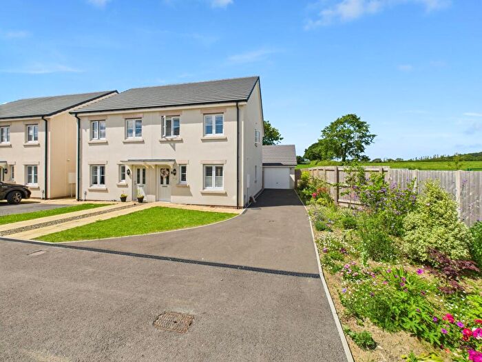 3 Bedroom Semi-Detached House For Sale In Gerddi Lingfield, Whitland, SA34