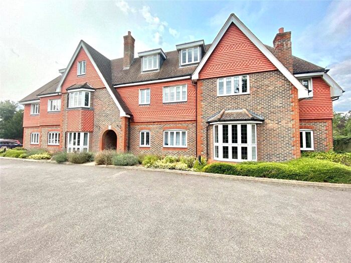 2 Bedroom Flat To Rent In Old Orchard, Shoppenhangers Road, Maidenhead, SL6