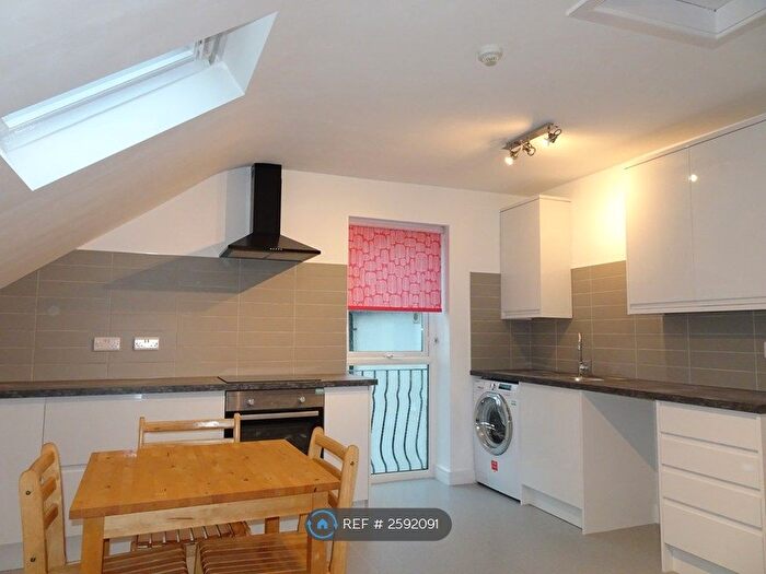2 Bedroom Flat To Rent In Richmond Grove, Manchester, M13