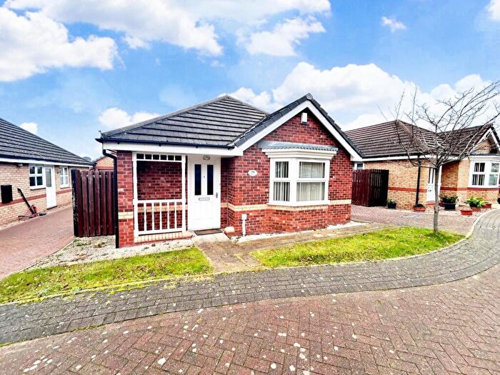 3 Bedroom Bungalow To Rent In Hall Bank, Barnsley, S75