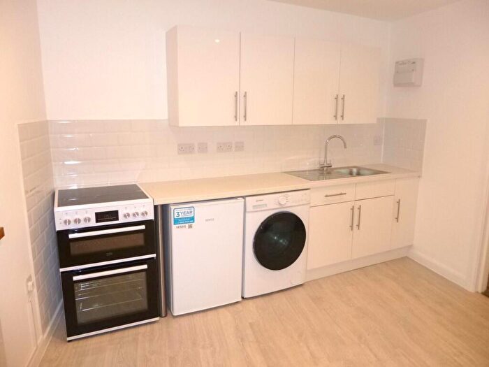 1 Bedroom Flat To Rent In North Street, Dorking, Surrey, RH4