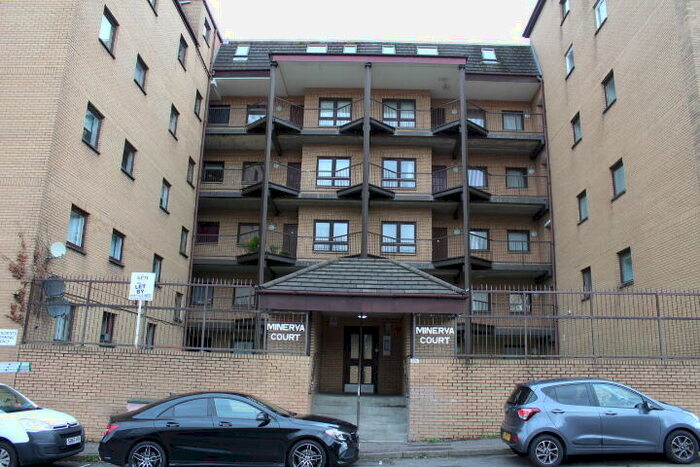 2 Bedroom Flat To Rent In Minerva Court, Glasgow, G3