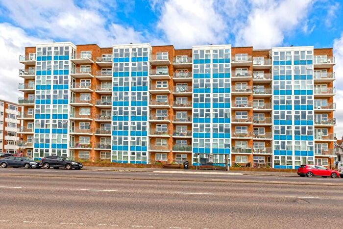 2 Bedroom Apartment For Sale In Kingsway, Hove, BN3