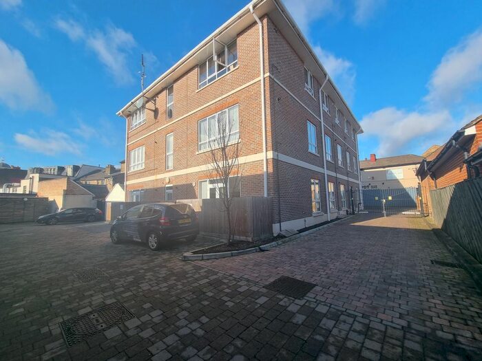 2 Bedroom Flat To Rent In York Road, Maidenhead SL6