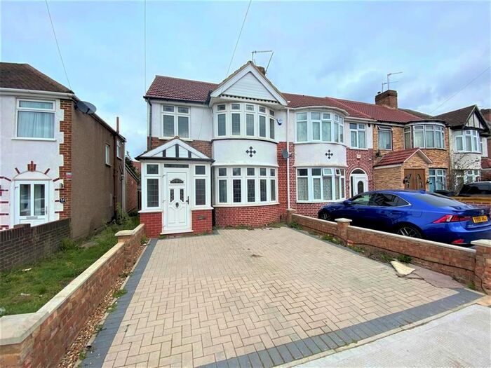 3 Bedroom End Of Terrace House To Rent In Glamis Crescent, Hayes, Middlesex UB3