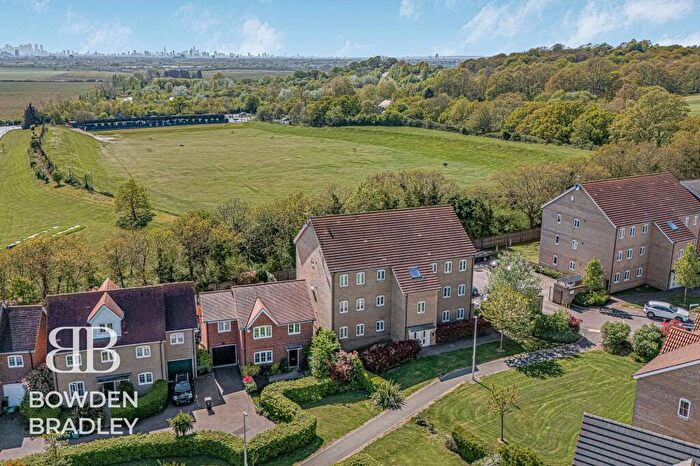 1 Bedroom Flat For Sale In Allerton Grove, Chigwell, IG7