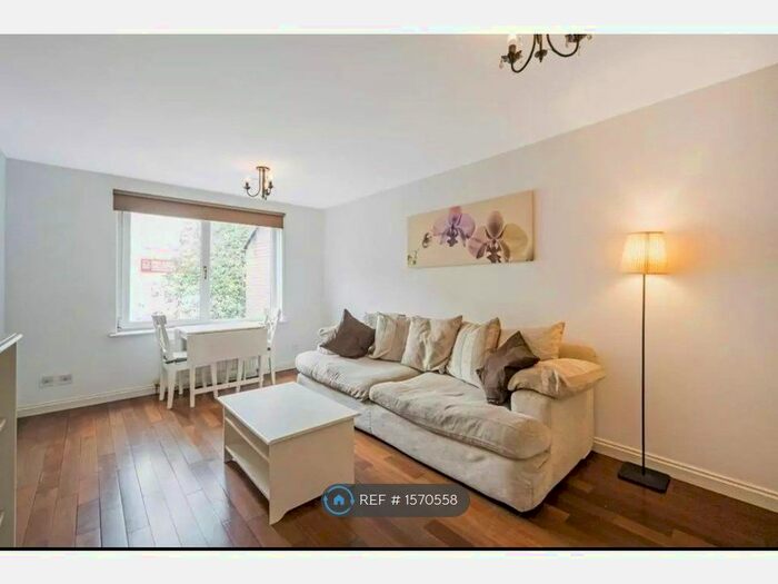 2 Bedroom Flat To Rent In Crawford Lane, Glasgow, G11