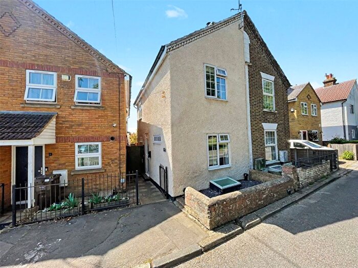 3 Bedroom Semi-Detached House For Sale In Grange Road, Gillingham, Kent, ME7