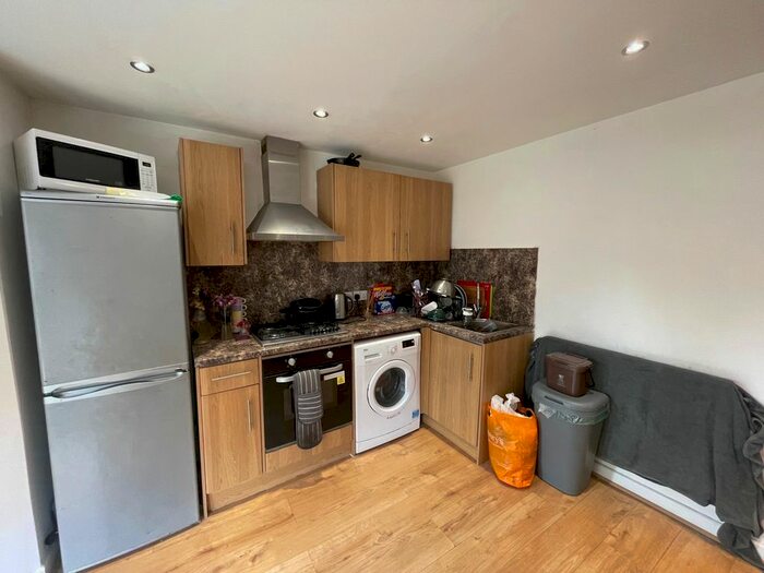 1 Bedroom Flat To Rent In Clive Street, Cardiff, CF11
