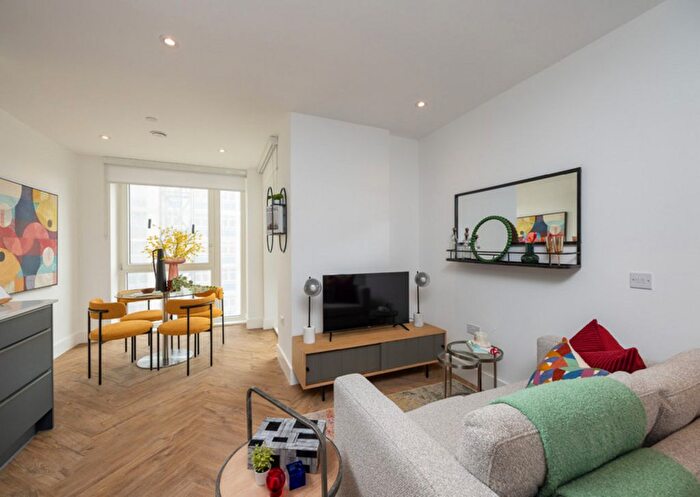 1 Bedroom Studio To Rent In Upper East, Bow, E3