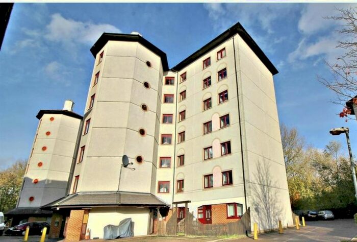 1 Bedroom Flat To Rent In Eleanor Way, Waltham Cross, EN8