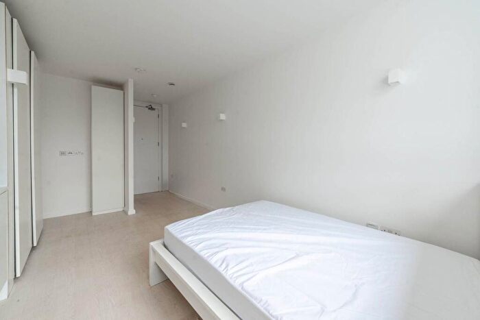 Studio To Rent In College Road, Harrow, HA1