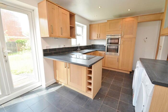4 Bedroom Detached House To Rent In Hadleigh Drive, Sutton, Surrey, SM2