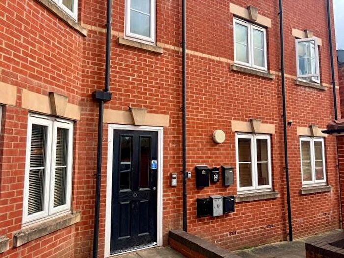 2 Bedroom Flat To Rent In Hawthorn Road, Kettering, NN15