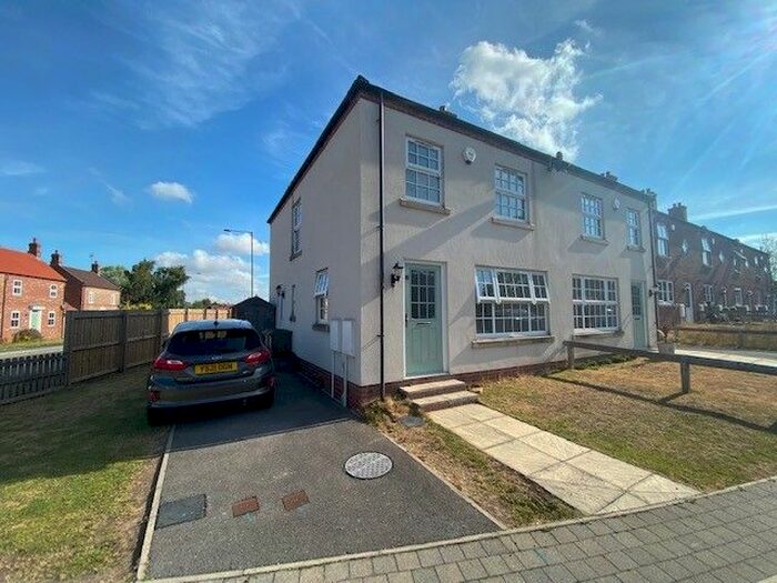 3 Bedroom Semi-Detached House To Rent In Upperdale Park, York, YO31