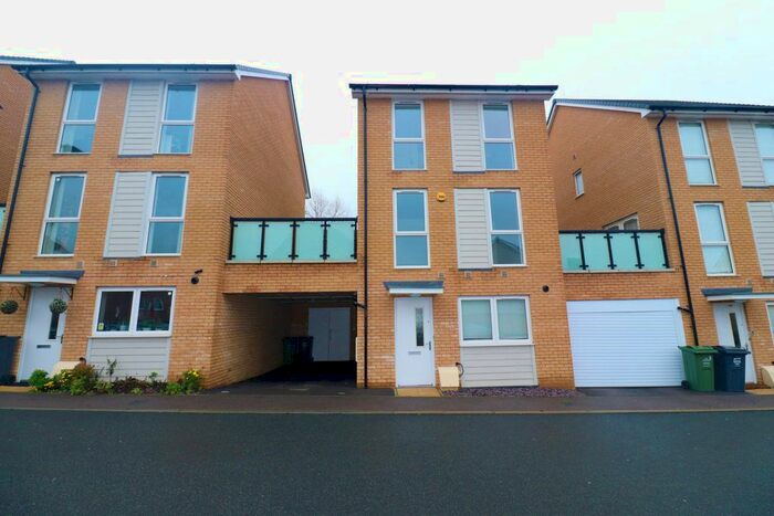 3 Bedroom Link Detached House To Rent In Foster Drive, Dartford, DA1