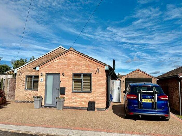 3 Bedroom Detached Bungalow For Sale In Walney Close, Hinckley, LE10