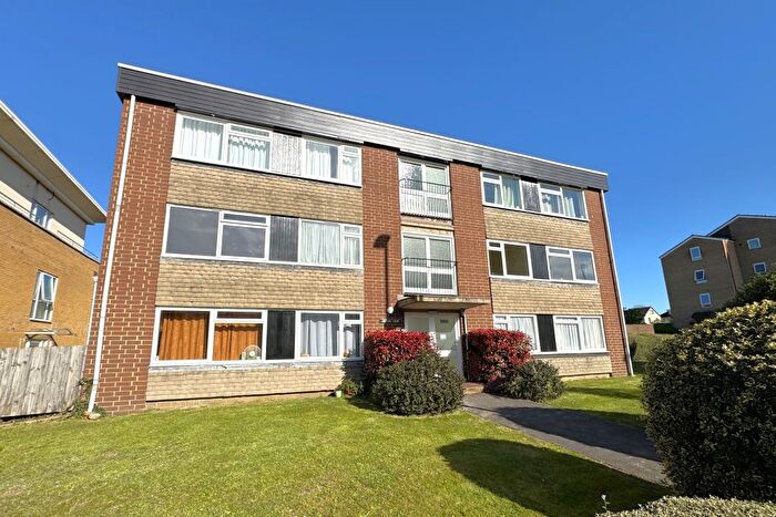 2 Bedroom Flat For Sale In Woodcote Road, Wallington, SM6