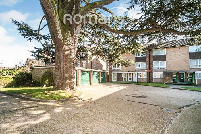 2 Bedroom Apartment To Rent In Morton Court, Reading, RG2
