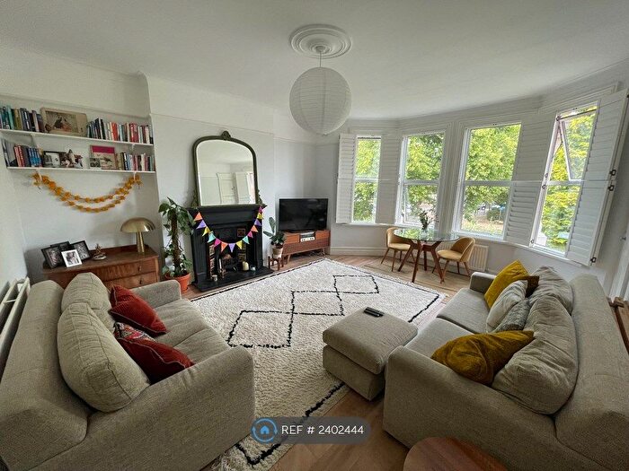 3 Bedroom Flat To Rent In Thornsbeach Road, London, SE6