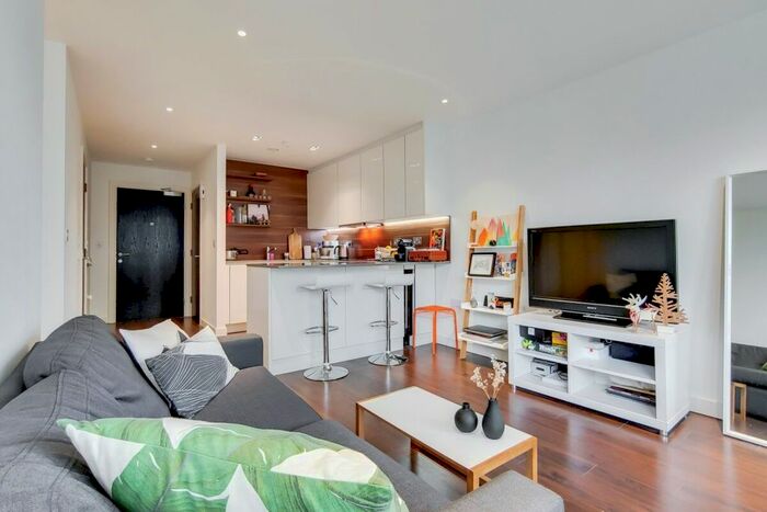 Studio To Rent In Devan Grove, London, N4