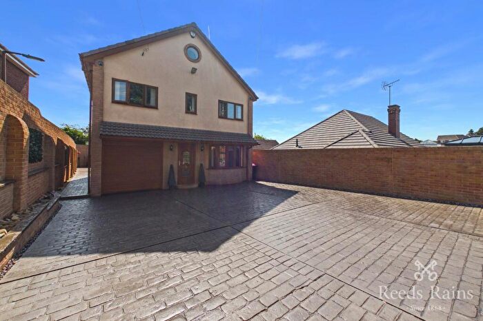 4 Bedroom Detached House For Sale In Eilam Close, Rotherham, South Yorkshire, S61