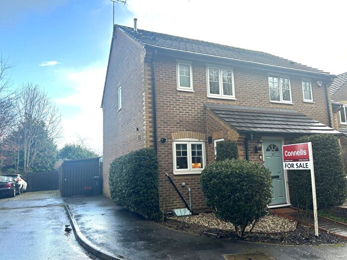 2 Bedroom Terraced House For Sale In Dunsford Close, Swindon, SN1