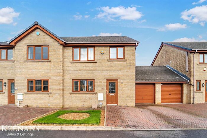 3 Bedroom Terraced House For Sale In Groveside Park, Burnley, BB12