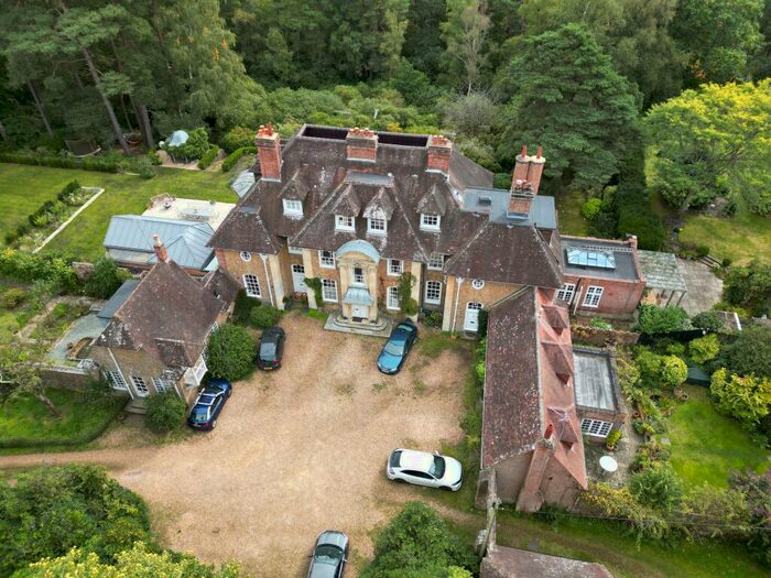 4 Bedroom Property For Sale In Farnham Road, Churt, GU10