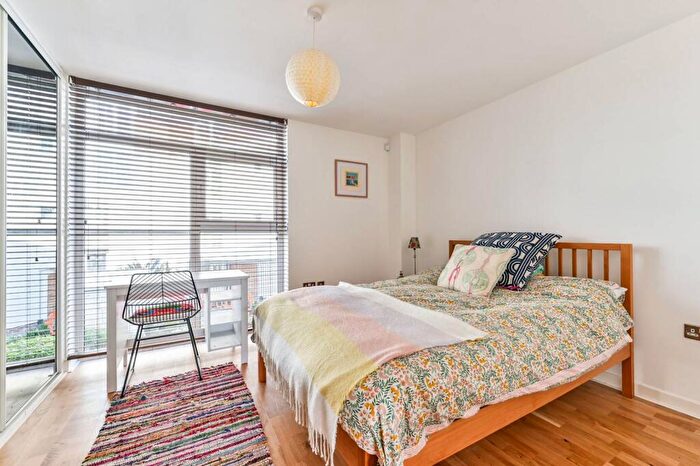2 Bedroom Flat For Sale In Prebend Street, London, , Islington, London, N1