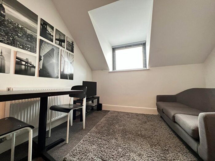 2 Bedroom Apartment To Rent In Flat, Radcliffe Road, West Bridgford, Nottingham, NG2