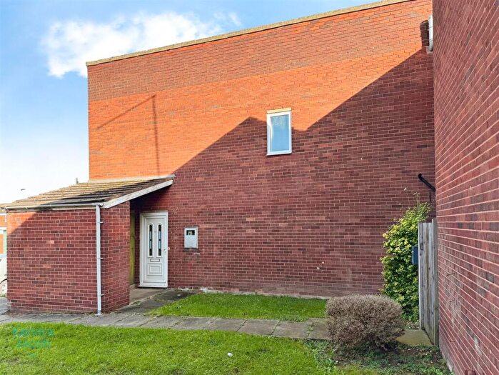 3 Bedroom Semi-Detached House For Sale In Ravens Court, Worksop, S81