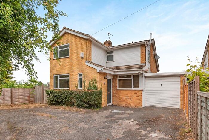 4 Bedroom Detached House For Sale In River Close, East Farleigh, Maidstone, ME15